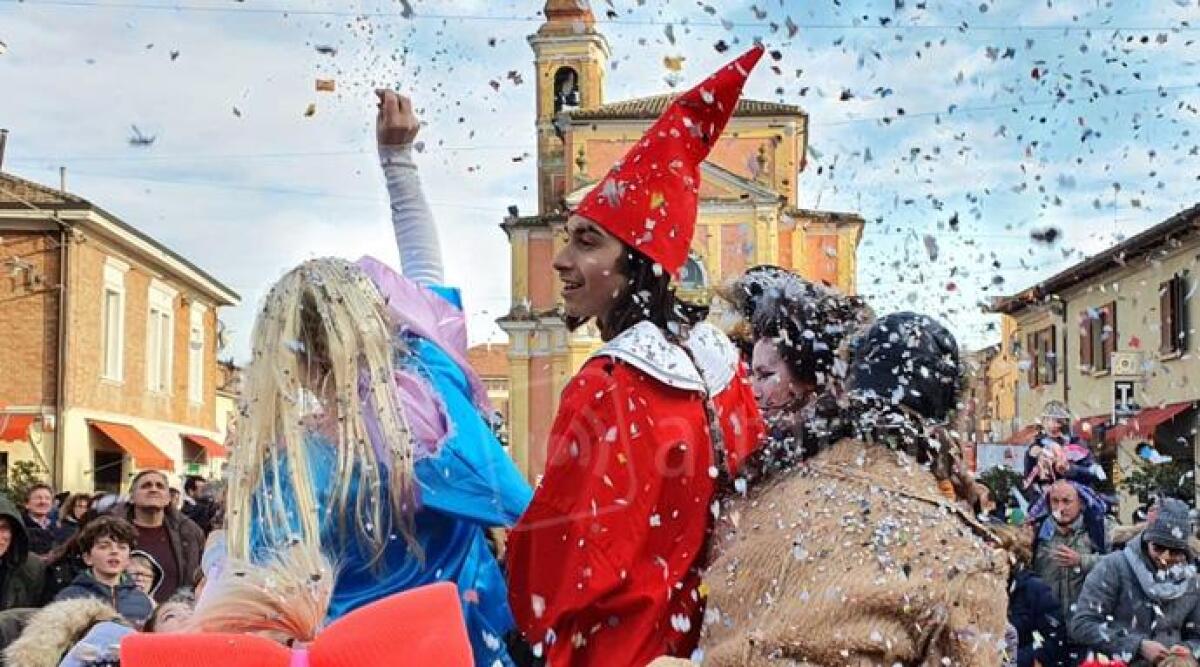 San Giovanni in Marignano festeggia il carnevale in piazza Silvagni - Carnevale a San Giovanni in Marignano ARCHIVIO