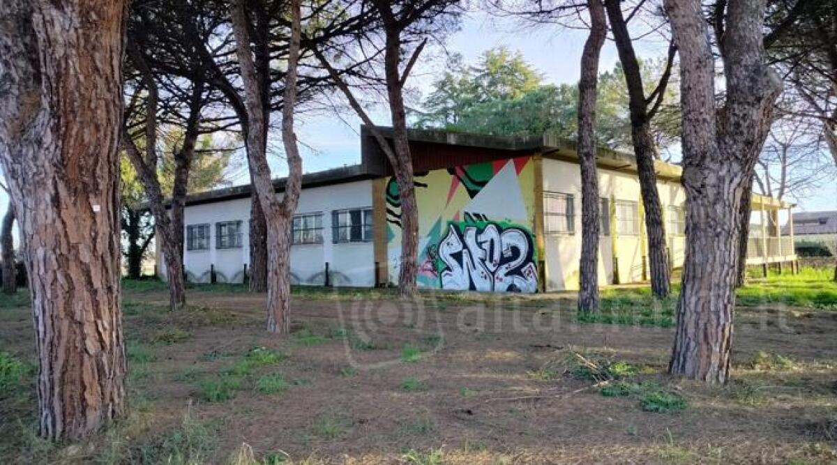 Sanit&agrave;: nuova Casa di comunit&agrave;, a Riccione al via demolizione vecchia scuola di viale Pavia - L'immobile della scuola in viale Pavia