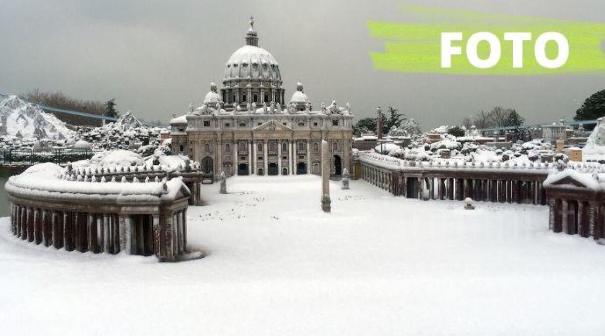 Nevica su tutta l'ltalia...in Miniatura: il bianco spettacolo del piccolo "Bel Paese" - La piccola San Pietro di Italia in Miniatura innevata