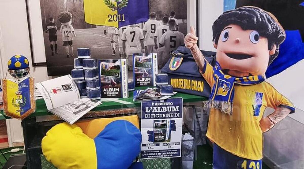 Novafeltria Calcio, tornano le figurine dedicate alla prima squadra e alle giovanili - La mascotte del Novafeltria e le figurine al Nova Point di via Cesare Battisti