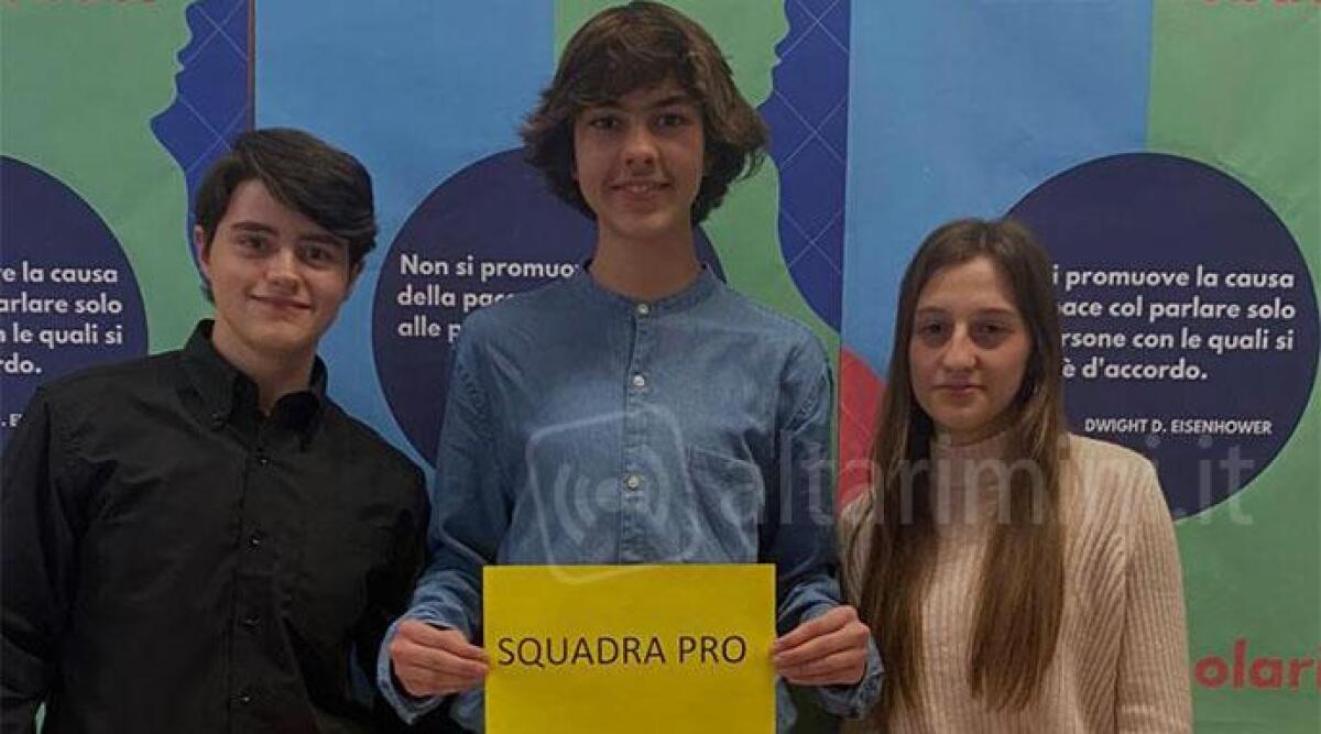 Giovani oratori a confronto nei dibattiti: terzi gli studenti del Rino Molari - 