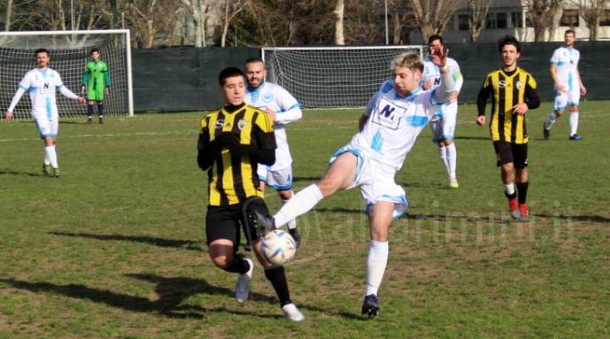 Calcio Prima, il centrocampista Cipiccia: 'Il Bellariva tiene duro, vuole stare in alto' - Filippo Cipiccia in azione contro l'Asar