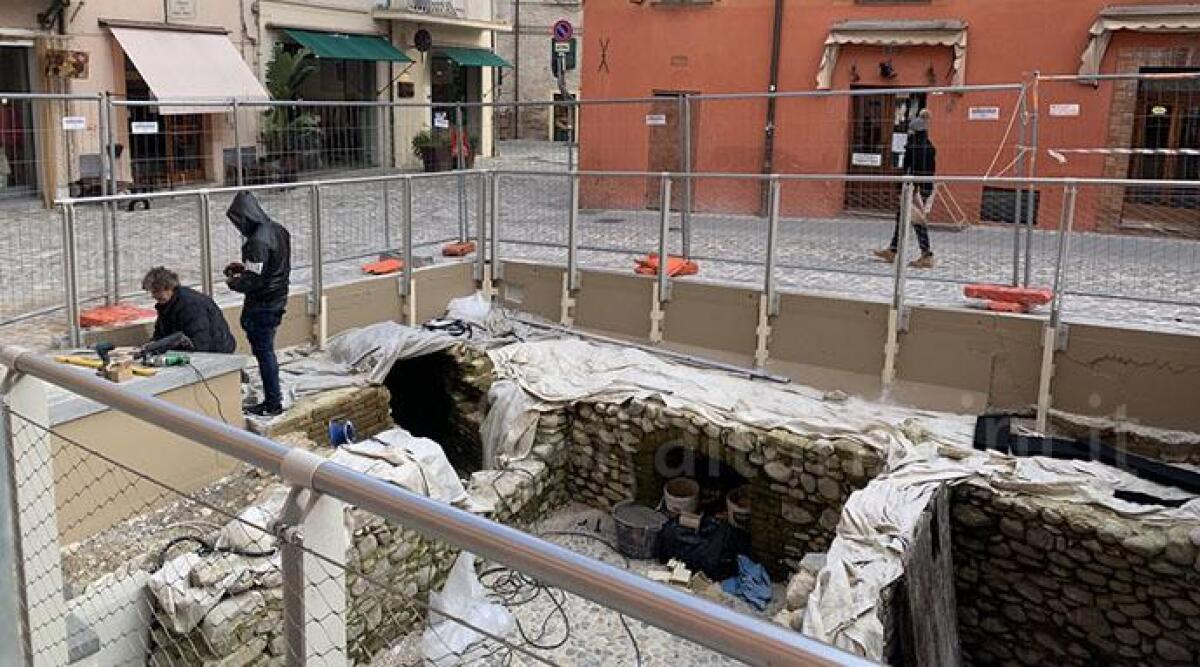 Santarcangelo, il sito archeologico di Piazza Balacchi 'nasconde' pi&ugrave; di quanto gi&agrave; scoperto - Lavori in piazza Balacchi