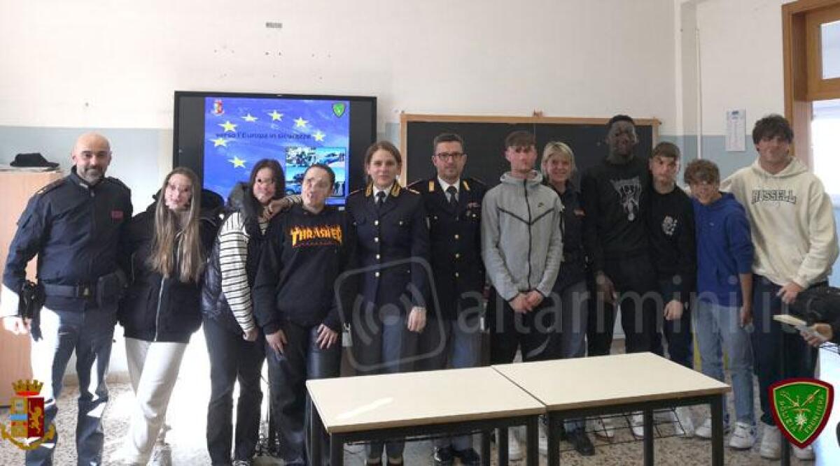 Rimini, agenti della Polfer in cattedra al Valturio per parlare di Unione Europea - 