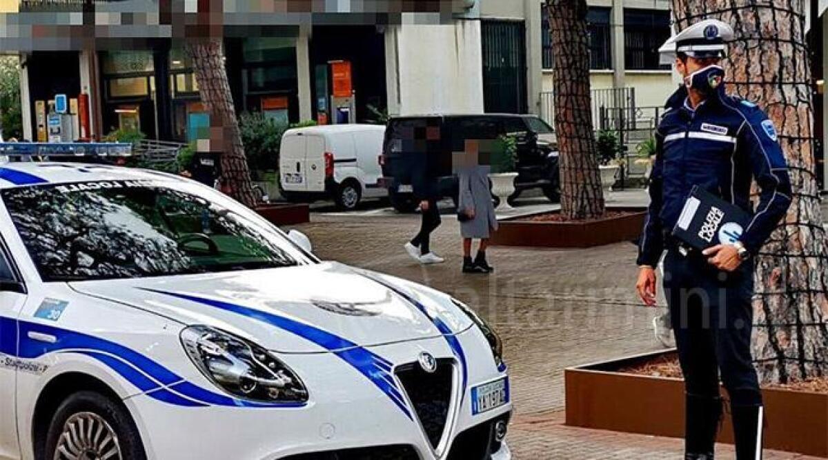 Riccione, fermata auto sospetta: il conducente aveva documenti di identit&agrave; falsi - Polizia Locale di Riccione ARCHIVIO