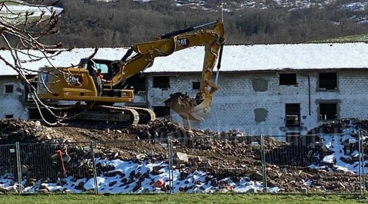 Stabilimento Fileni a Maiolo, Confesercenti Pesaro: 'Ecomostro, i sindaci blocchino tutto' - il cantiere