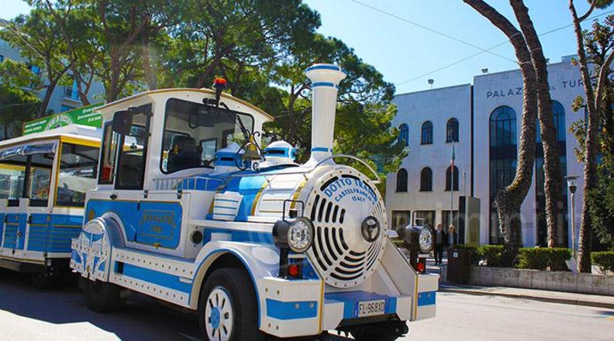 Nuova gara per il trenino turistico a Riccione: quattro percorsi per scoprire la città - Trenino Riccione