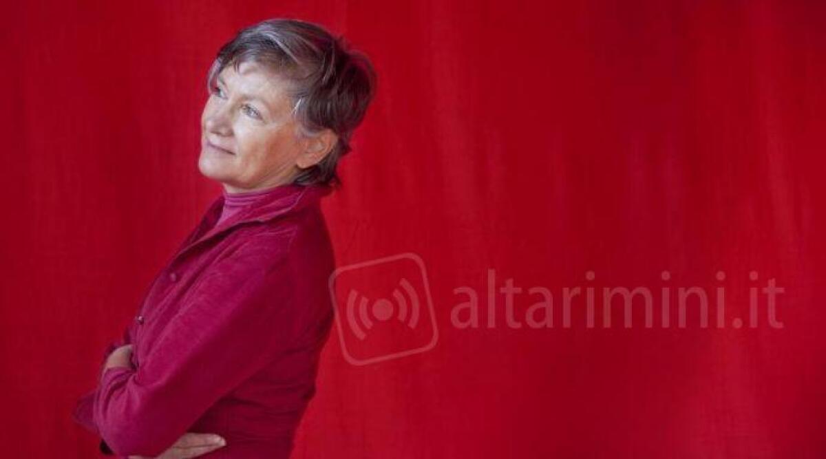 Mariangela Gualtieri al Teatro Galli di  Rimini per la Giornata della Poesia - Mariangela Gualtieri - immagine cmelinamulas