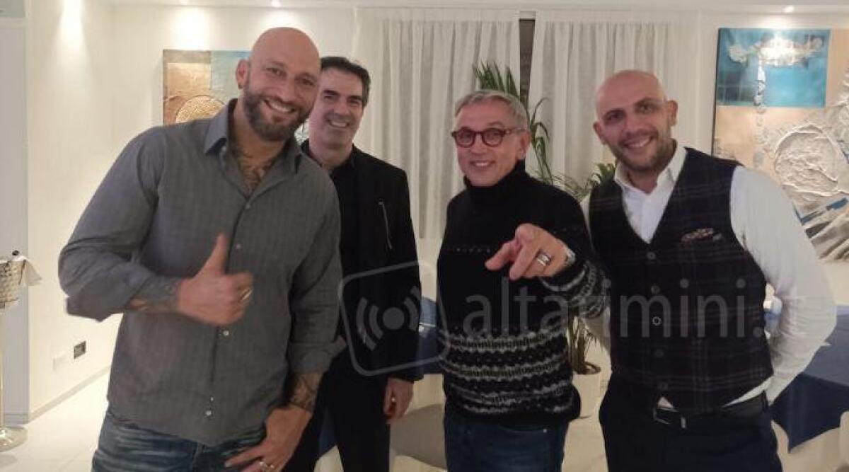 Bruno Barbieri, ospite a sorpresa al ristorante &quot;Bell'Aria&quot;. I Complimenti del Masterchef ai titolari - Bruno Barbieri a Bellaria