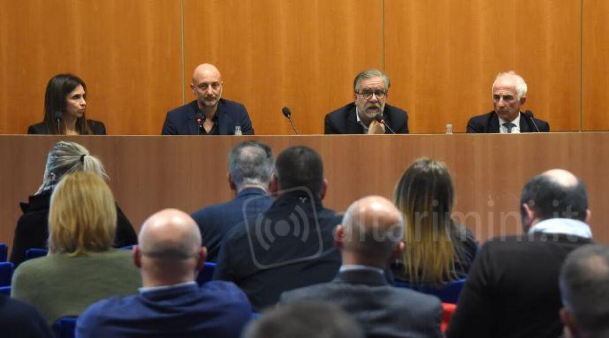 Ex Questura: 300 persone all'assemblea di presentazione del progetto Rimini Life - Un momento dell'incontro - foto Migliorini