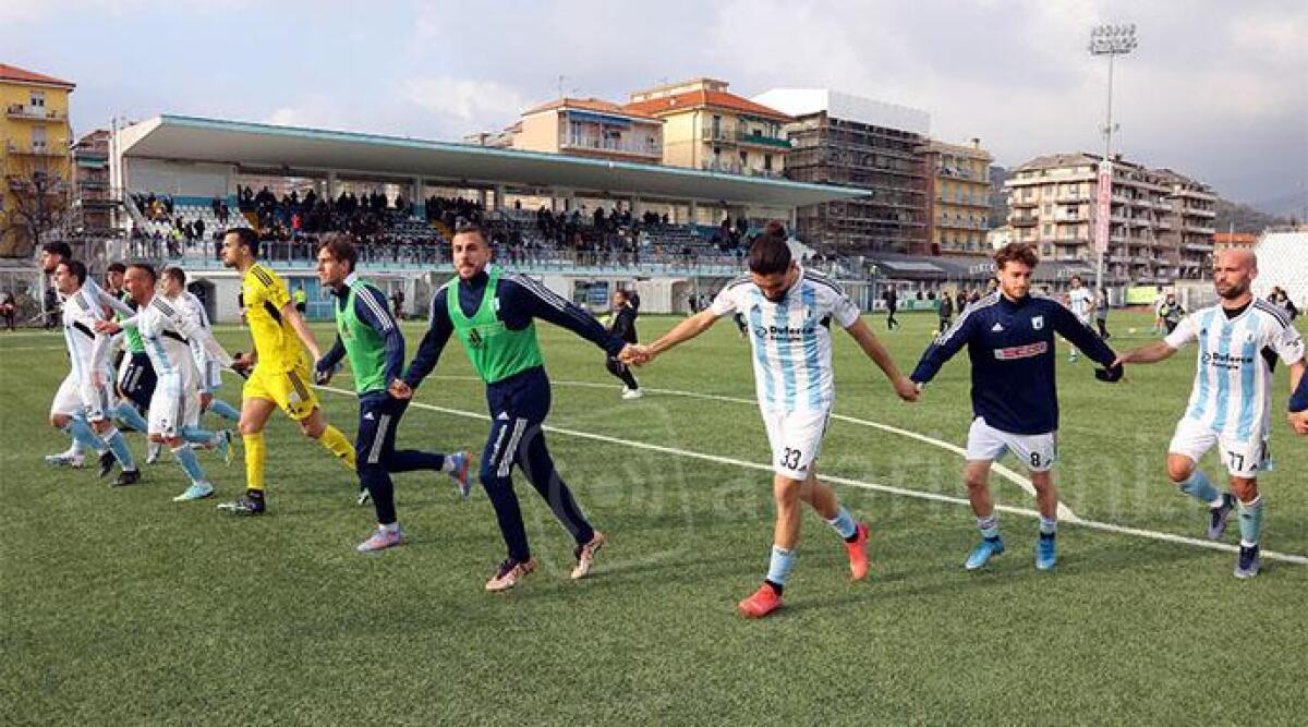 Calcio C: la top 11 del girone B, Zamparo guida l'attacco - L'Entella festeggia la bella vittoria con il Fiorenzuola FACEBOOK