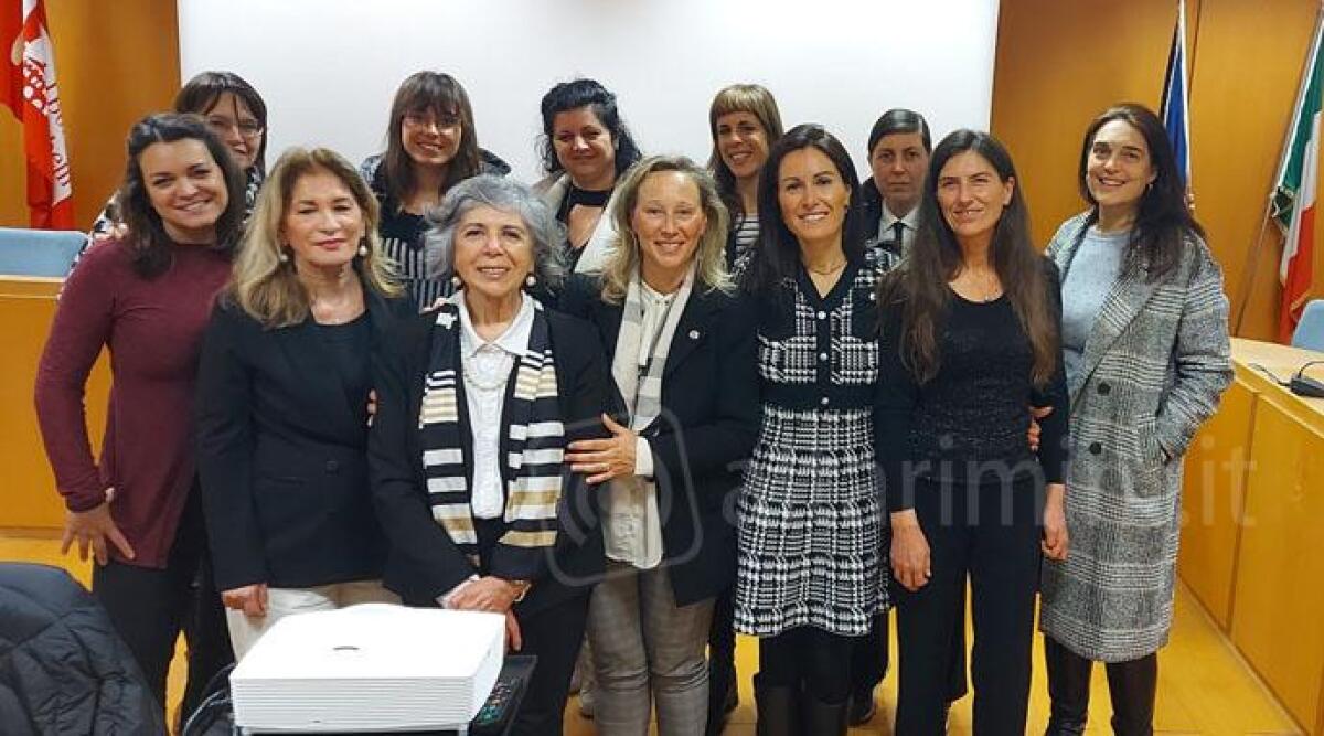 L'Afghanistan e la battaglia per i diritti delle donne: tanta partecipazione all'incontro a San Giovanni - Foto ricordo a margine dell'incontro