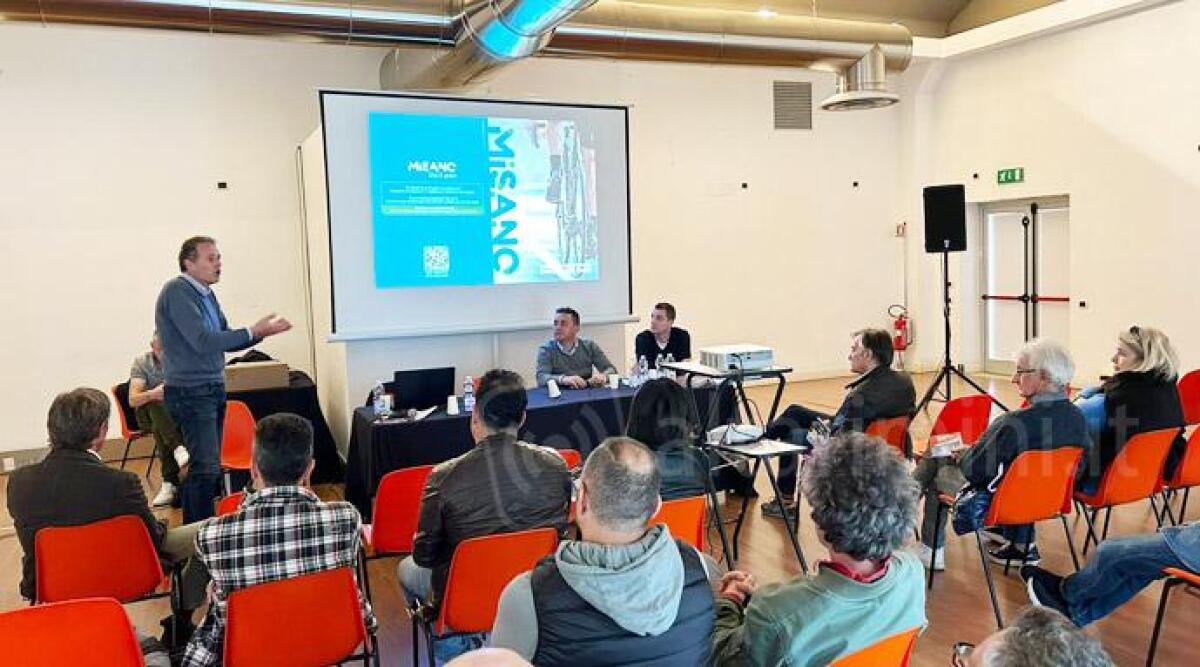 Cicloturismo, il Tour dei campioni soddisfa Misano: 'Opportunit&agrave; di crescita' - Un momento dell'incontro