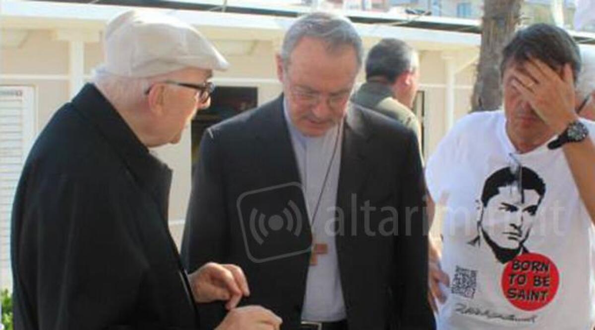 Addio a Don Fausto Lanfranchi, pilastro della Diocesi: fu amico e biografo di Marvelli - Mons. Fausto Lanfranchi con il vescovo Francesco Lambiasi ad un banchetto di libri su Alberto Marvelli in occasione di un evento dedicato al beato riminese
