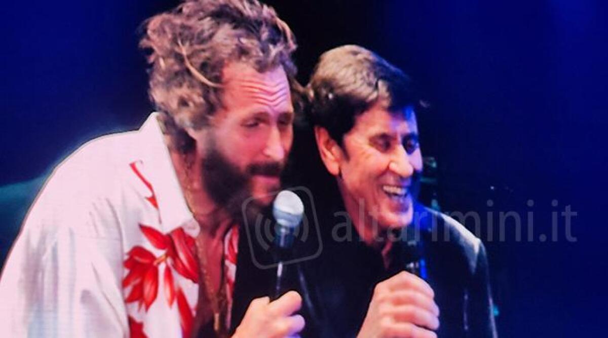 Gianni Morandi apre il suo tour "Go Gianni Go" a Rimini con un successo travolgente - Sul palco è spuntato a sorpresa anche Jovanotti