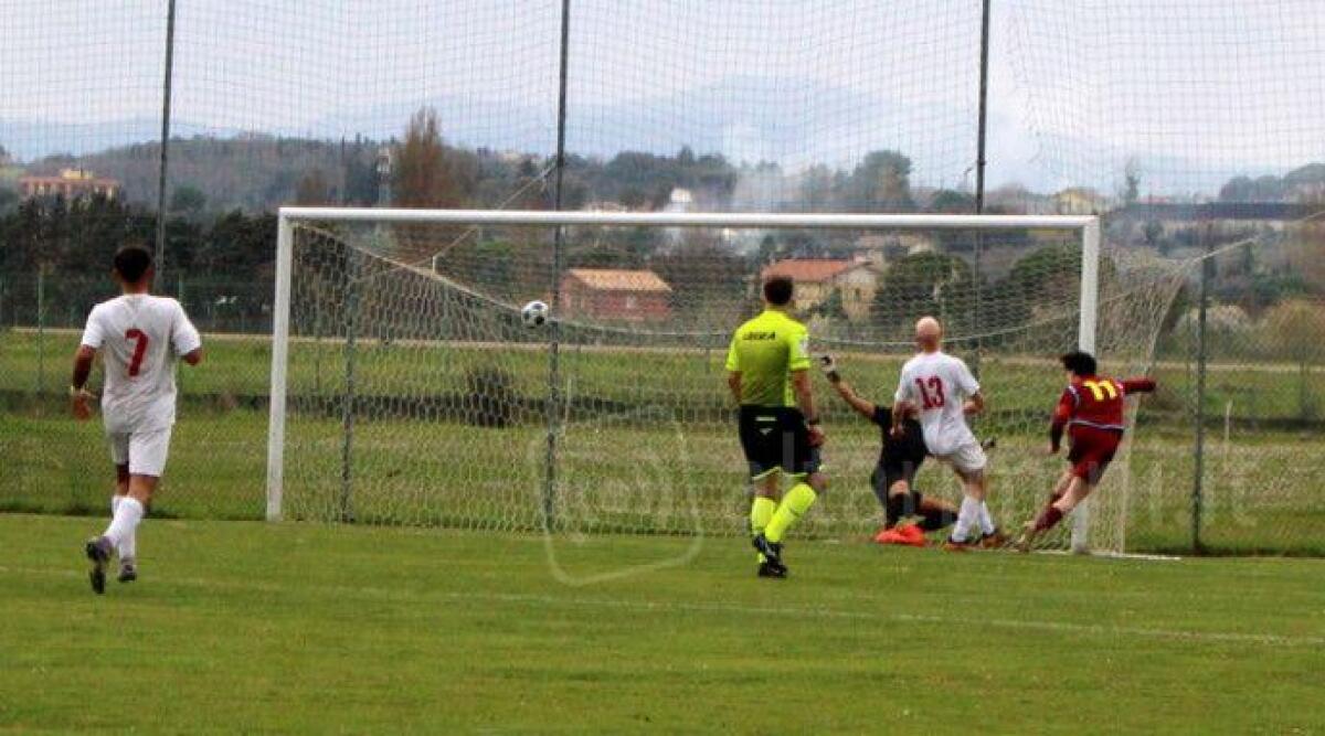 Calcio Prima, il Bellariva passa a Riccione con gol di bomber Bargelli: è primo da solo - Il gol al Superga di Bargelli domenica scorsa a Rivazzurra