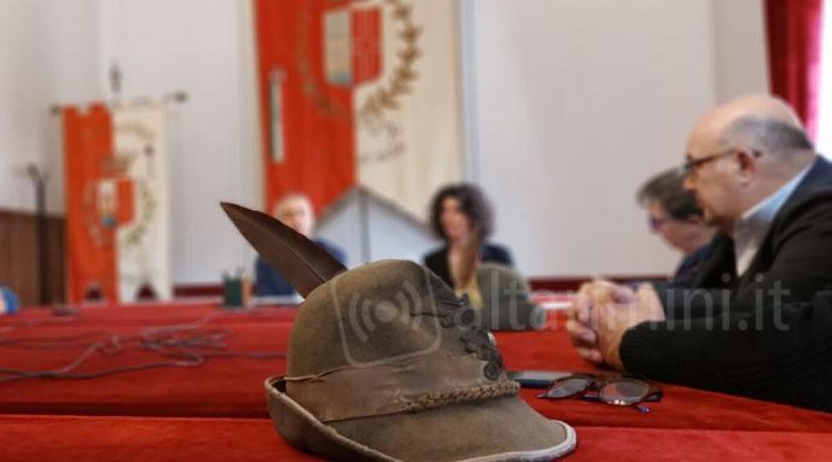 Rimini, sindaco riceve gli Alpini: 'Grande amicizia tra loro e la nostra citt&agrave;' - Un momento dell'incontro tra la delegazione degli Alpini
