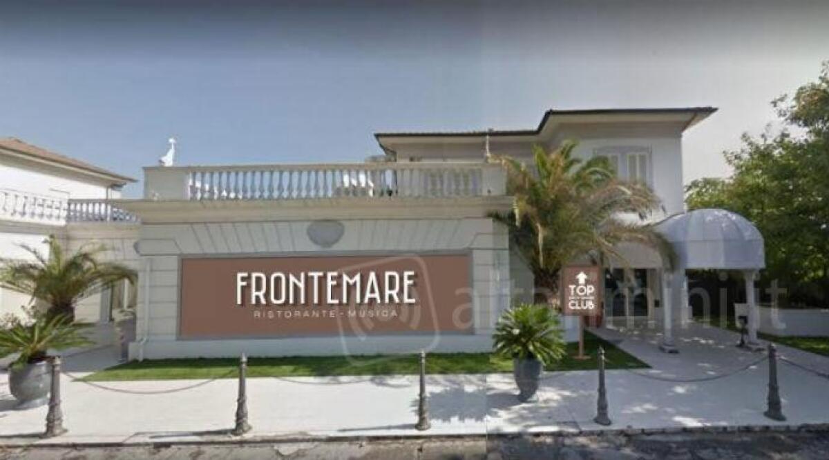 Double You, Neja e Ice Mc a Rimini per 'Frontemare Festival Live Dance '90' - Ingresso del Frontemare