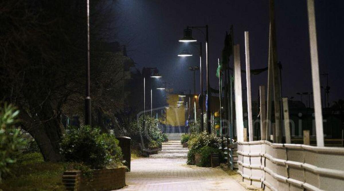 Riccione, illuminazione efficiente e sostenibile: sostituiti quasi 12mila punti luce - Lungomare sud di Riccione