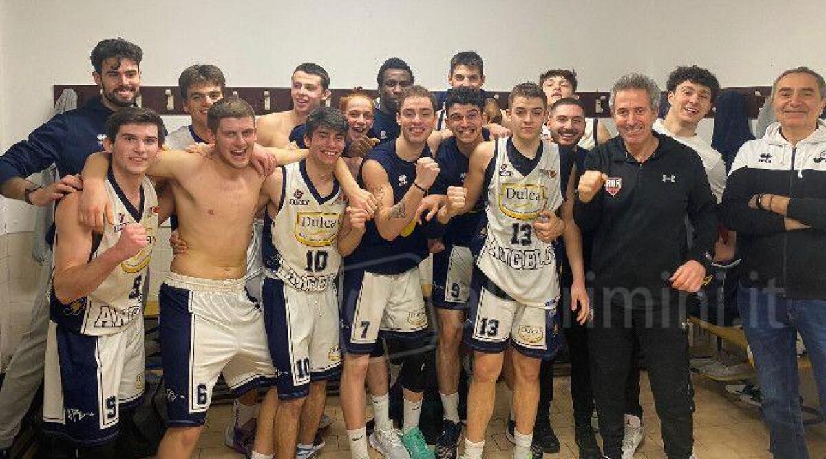 Basket giovanile, RBR: Under 19 domina Perugia. U17 ko in casa contro Ravenna - L'Under 19 RBR7Angels di Bernardi: con la canotta numero 13 Elia Morandotti