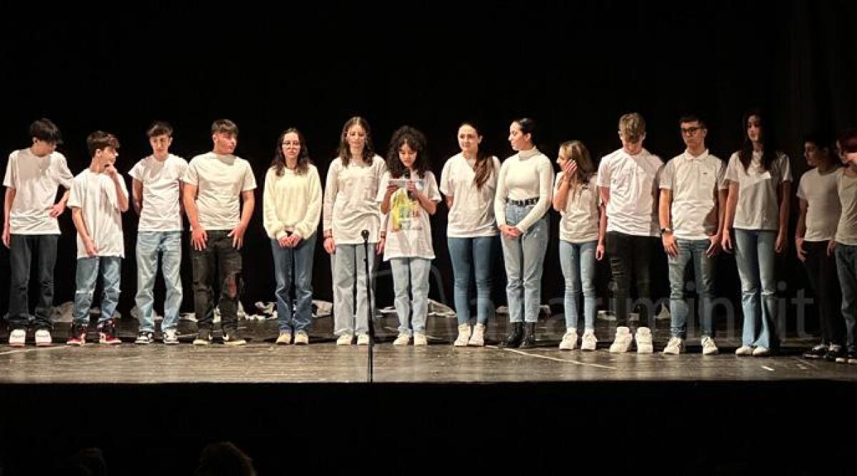 A scuola di rispetto con Shakespeare: la bella iniziativa a teatro con gli studenti delle medie -