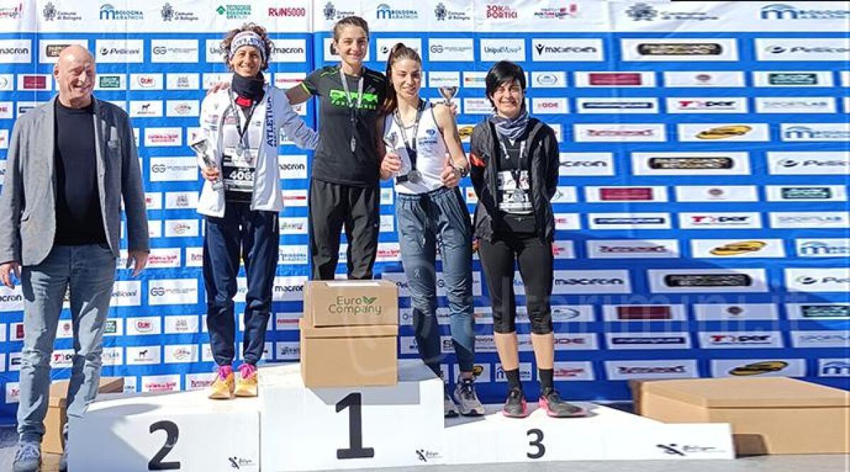 Successo per le donne riminesi alla Bologna Marathon - Il podio femminile della mezza maratona
