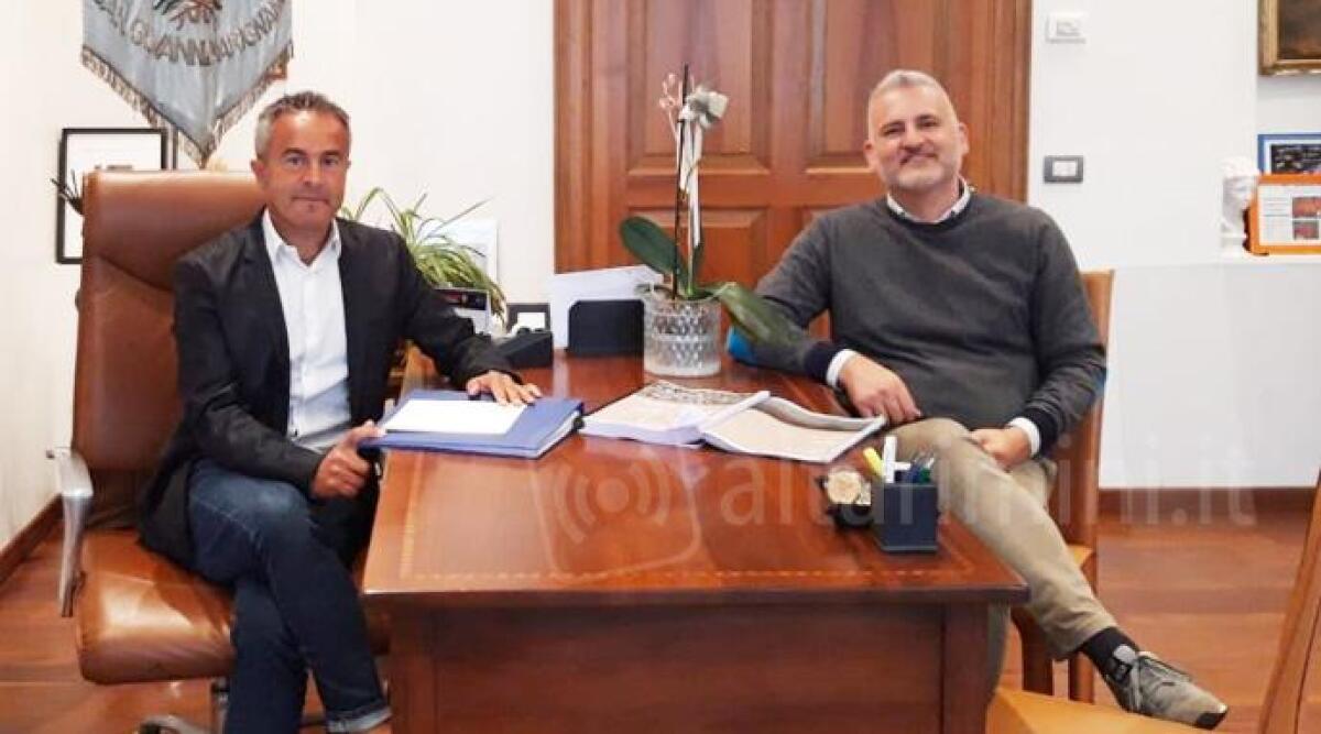 San Giovanni: dal cantiere nuova rotatoria Statale 16, spuntano reperti archeologici - Il sindaco Daniele Morelli e l’assessore Gianluca Vagnini