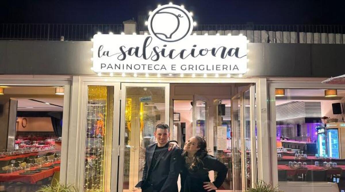 Sbarca a Riccione l’esperienza food-musical: è ‘La Salsicciona’, connubio tra cibo e spettacolo - La salsicciona a Riccione: Marco e Valentina
