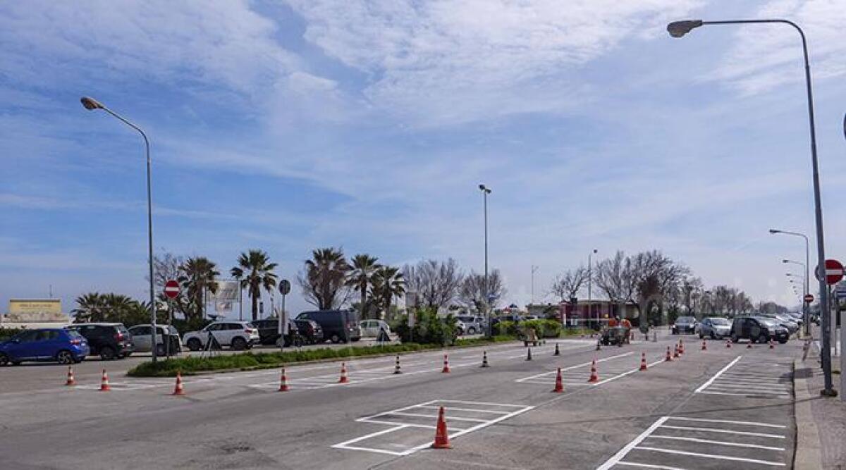 Parco del Mare, arrivano i parcheggi: +55 posti auto e 280 stalli per motorini - Cantiere in piazzale Benedetto Croce