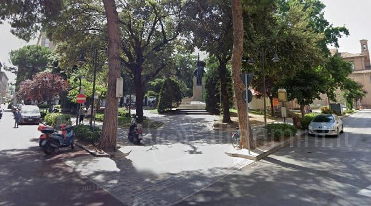 Piazza Ferrari: residenti chiedono intervento contro spaccio e violenza in pieno giorno - Piazza Ferrari