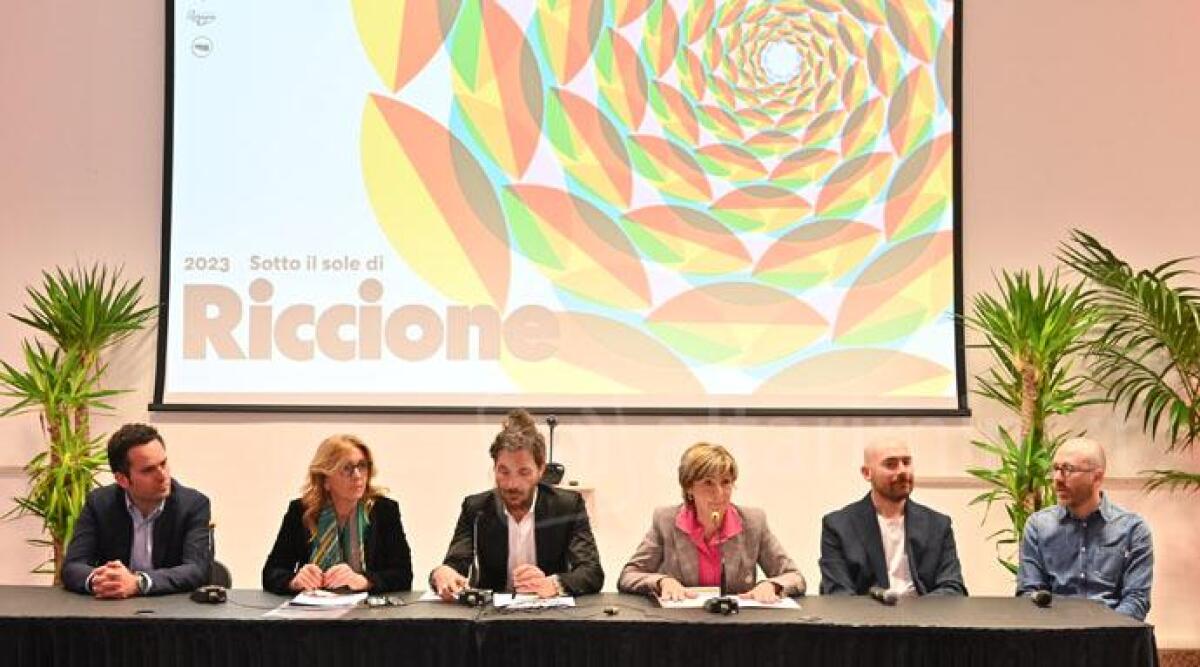 Sotto il sole di Riccione, ecco tutti gli eventi: Carmen Consoli alla notte Rosa. E c'&egrave; anche Gazz&egrave; - La conferenza di presentazione degli eventi