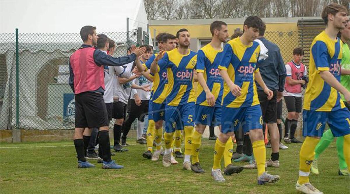 Calcio 2a Cat: Santarcangelo, pirotecnico pari con il San Clemente (3-3) - Foto Miele
