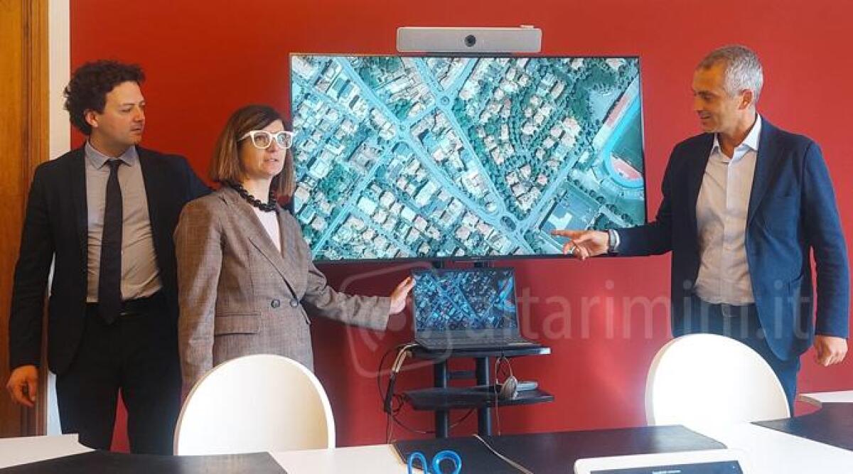 Rimini, nuova rotatoria Bigno pronta per inizio giugno: ecco come cambier&agrave; la viabilit&agrave; - Gli assessori Morolli e Frisoni e il sindaco Sadegholvaad durante la conferenza di presentazione dell'intervento