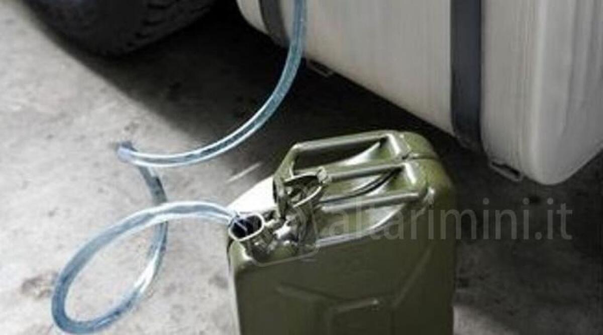 Rimini, ruba gasolio da un camion: in manette 43enne - Furto di gasolio in periferia a Rimini