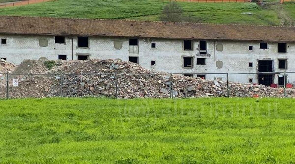 Allevamento polli a Maiolo, l'ex sindaco riminese Chicchi: 'Valmarecchia patrimonio di tutti' - Lavori ai capannoni