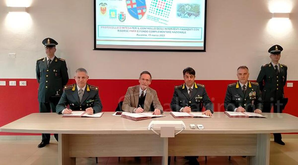 Pnrr, siglato protocollo con la Finanza per monitorare le opere dell'Ausl finanziate dal fondo - La firma del protocollo