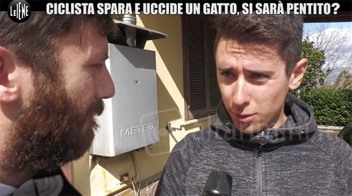 Caso del gatto ucciso dal ciclista Tiberi: &quot;Le Iene&quot; ricostruiscono l'episodio - Un fermo immagine della trasmissione su Italia Uno