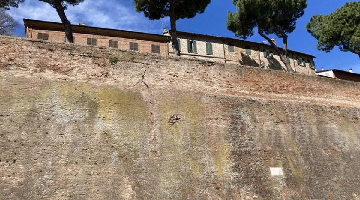 Santarcangelo, al via due campagne per la verifica della stabilità di edifici e mura dello Sferisterio - Mura dello Sferisterio