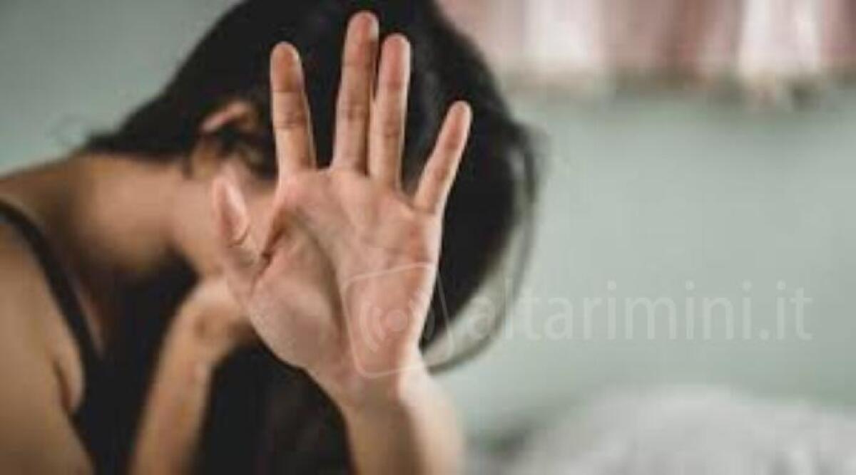 Violenza sessuale su una minore conosciuta in vacanza a Riccione, 20enne a processo -