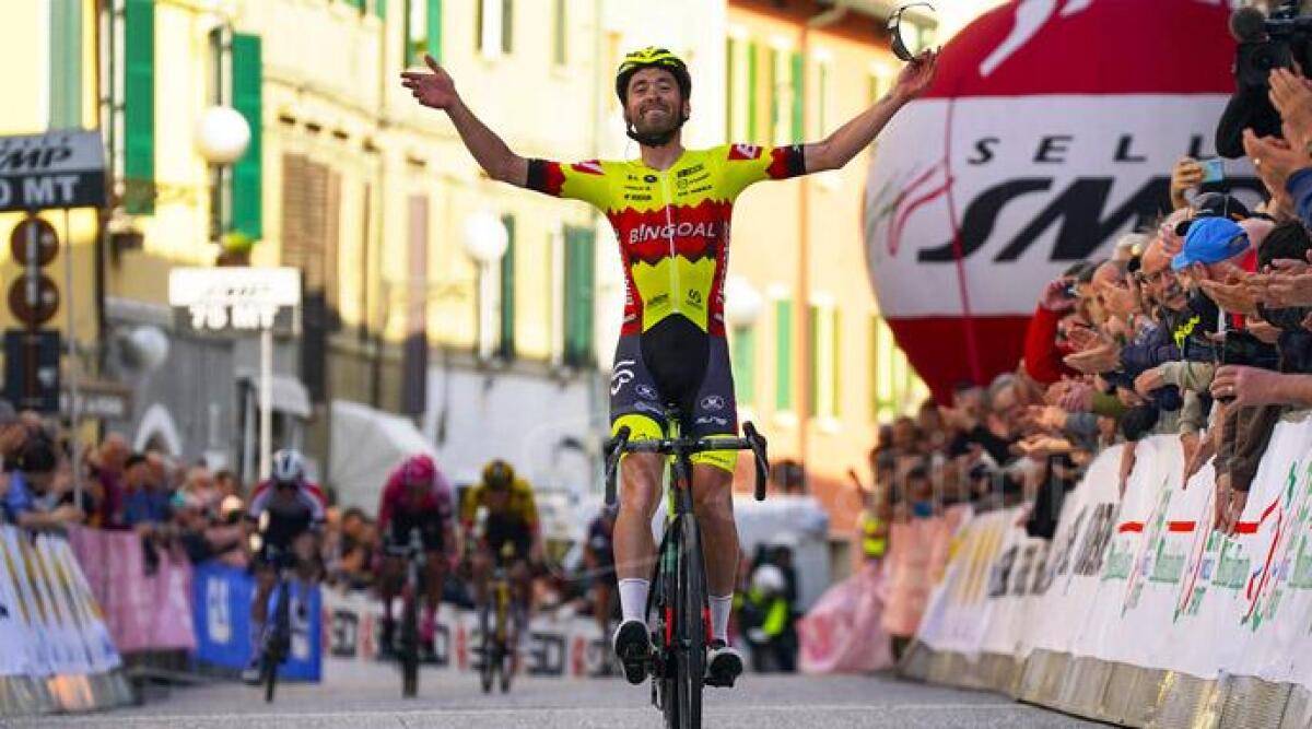 Coppi e Bartali, quarta tappa ad Alexis Guerin. Schmid mantiene il primato - Alexis Guerin festeggia la vittoria PH SPRINT CYCLING
