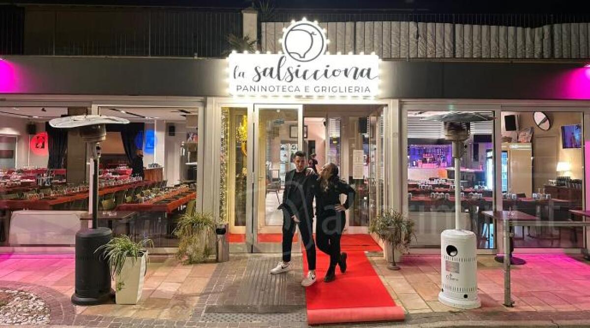 A Riccione &lsquo;La Salsicciona' sbanca: sold out per la data zero ed &egrave; festa tutto il week-end - La salsicciona a Riccione: Marco e Valentina