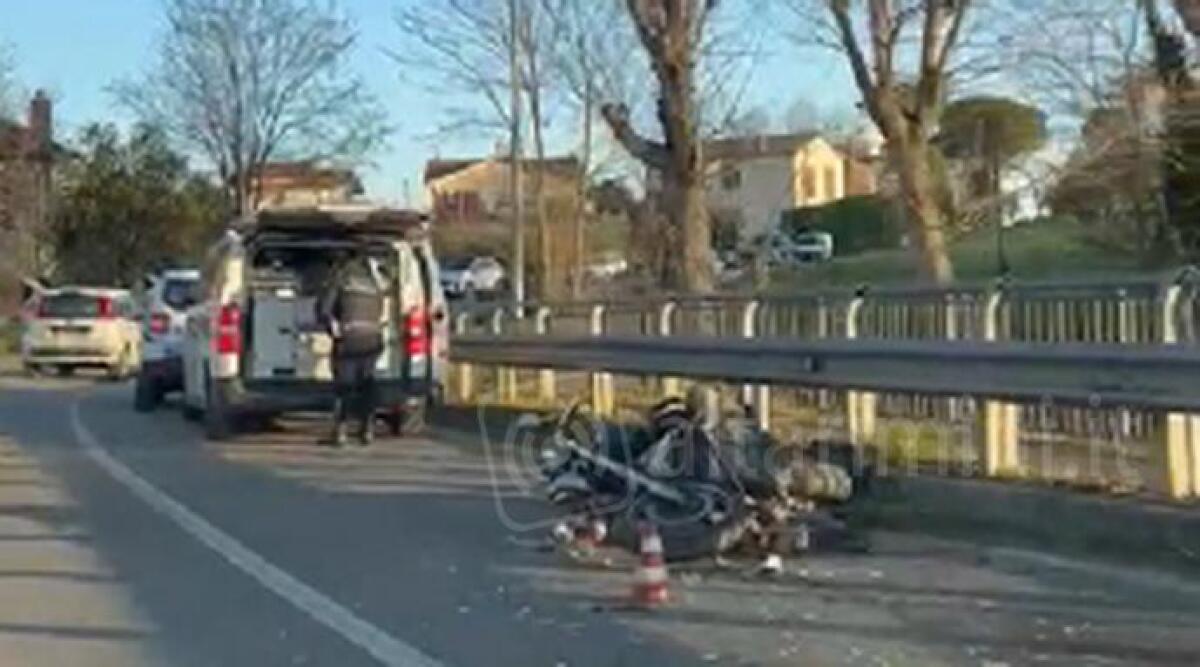 Incidente stradale a Rimini: motociclista perde il controllo e finisce contro un autocarro - Il luogo dell'incidente