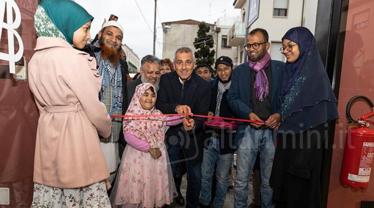 Bar Marittimo di Rimini riapre con sapori e sorrisi bengalesi: una storia di integrazione - L'inaugurazione del Bar Marittimo