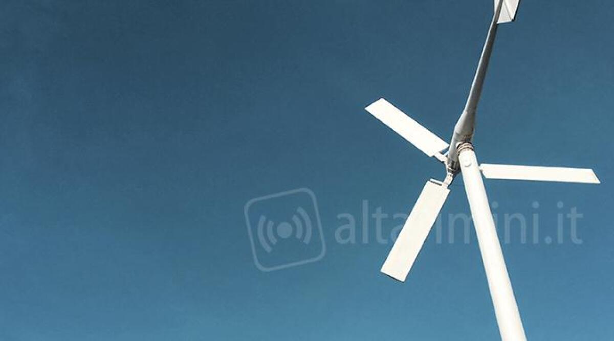 Lotta per l'ambiente: due eventi a Rimini per discutere di energia pulita e sviluppo sostenibile - Un generatore eolico di corrente