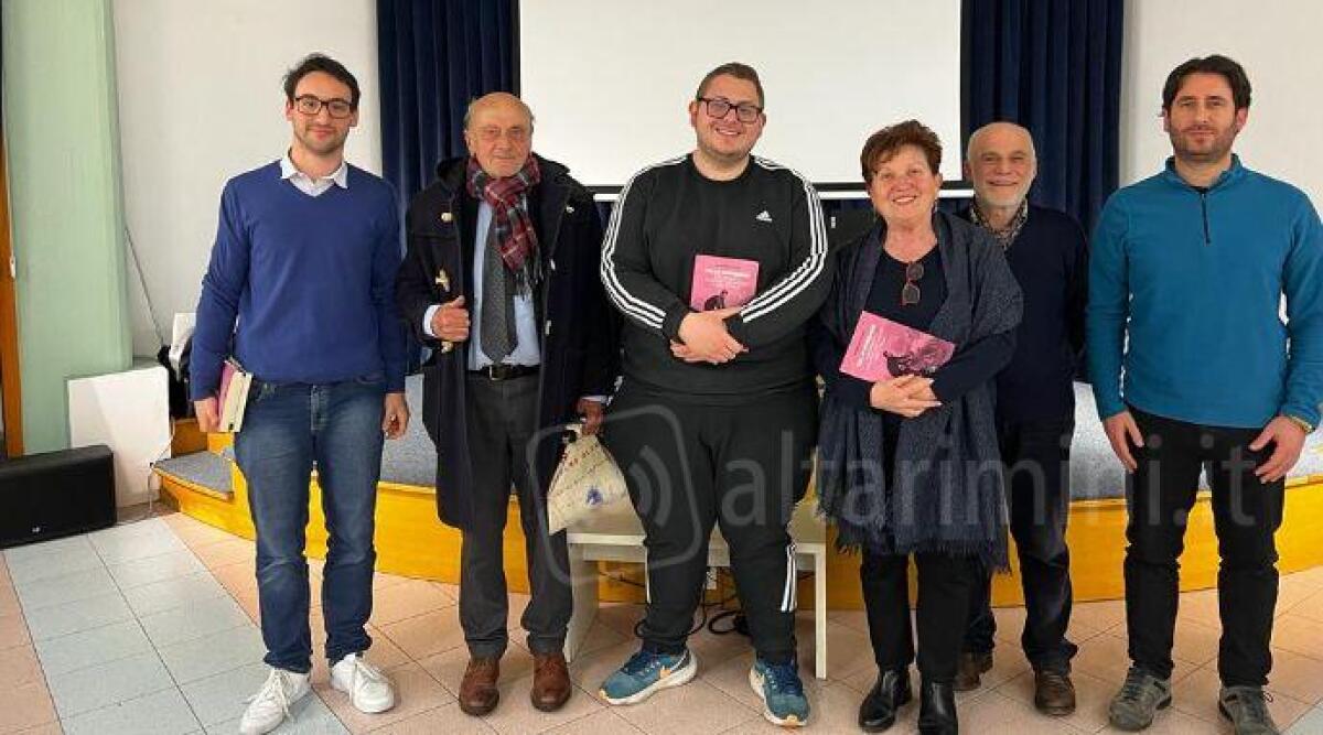 Ciclismo, incontro a Riccione su Tullo Morgagni 'il giornalista che invent&ograve; il Giro' - Un momento della presentazione