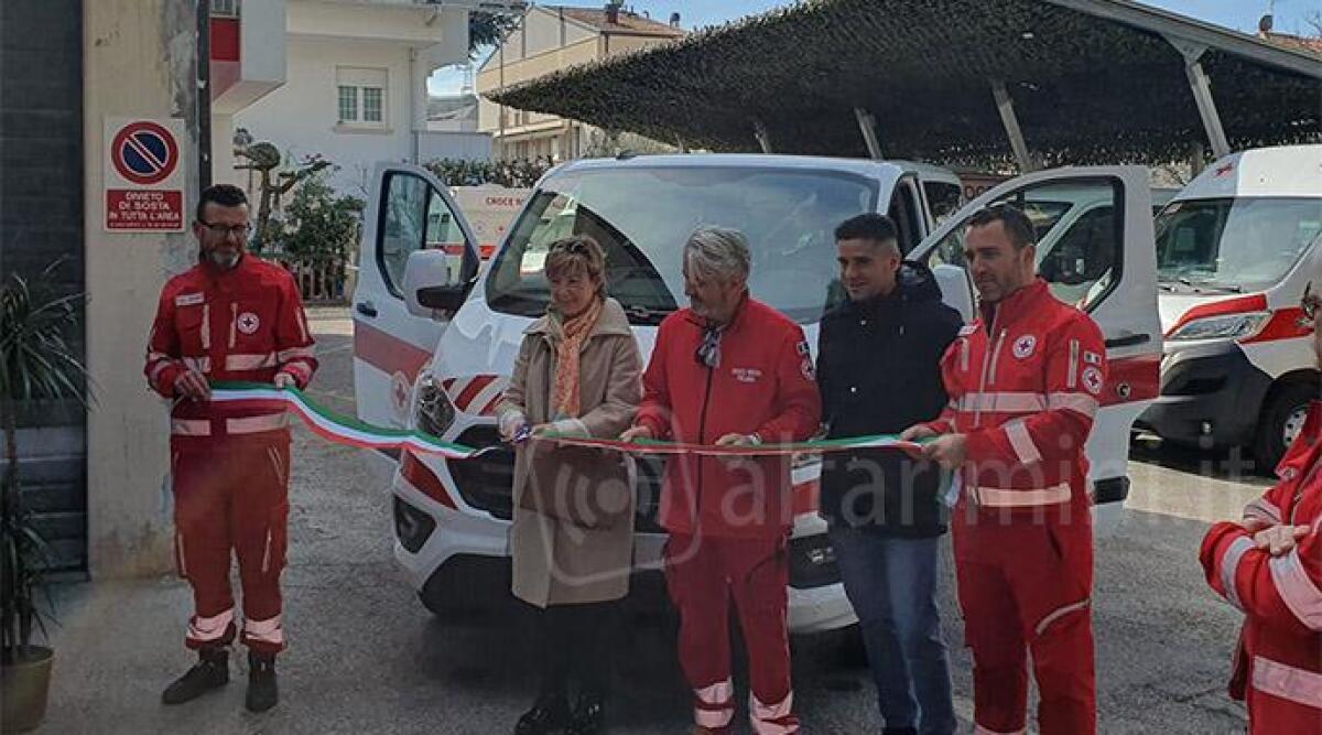 Nuovi mezzi donati alla Croce Rossa, con dedica speciale a Leonardo Manzo - Il taglio del nastro
