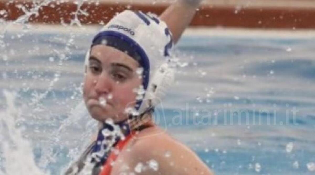 Pallanuoto femminile, 14enne riminese esordisce in Serie A - Giada Gnassi in azione