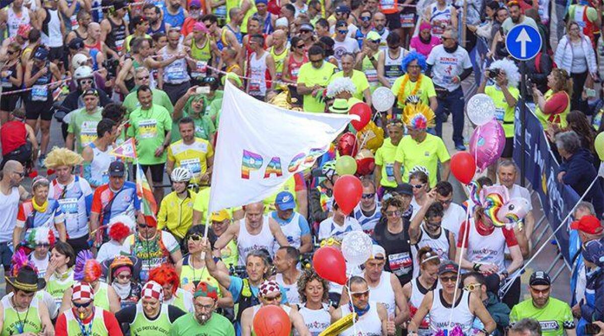 Una marea colorata di diecimila persone: Rimini Marathon, che spettacolo - Alcuni scatti della giornata GALLINI