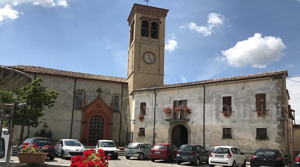 Talamello guarda al futuro: vantaggi per tutti con la nuova Comunità Energetica Rinnovabile - Chiesa di S.Lorenzo in piazza Garibaldi a Talamello