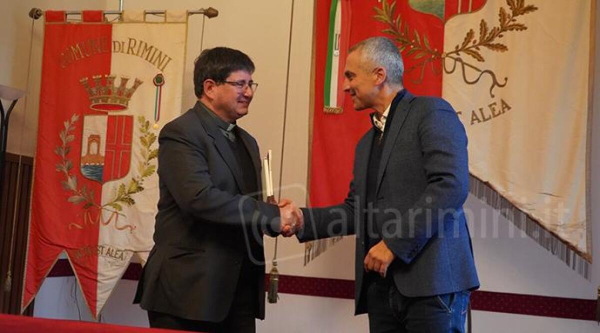 Comune e Diocesi insieme per il bene della comunità: Mons. Anselmi incontra Sadegholvaad - Mons. Anselmi con il Sindaco di Rimini Jamil Sadegholvaad